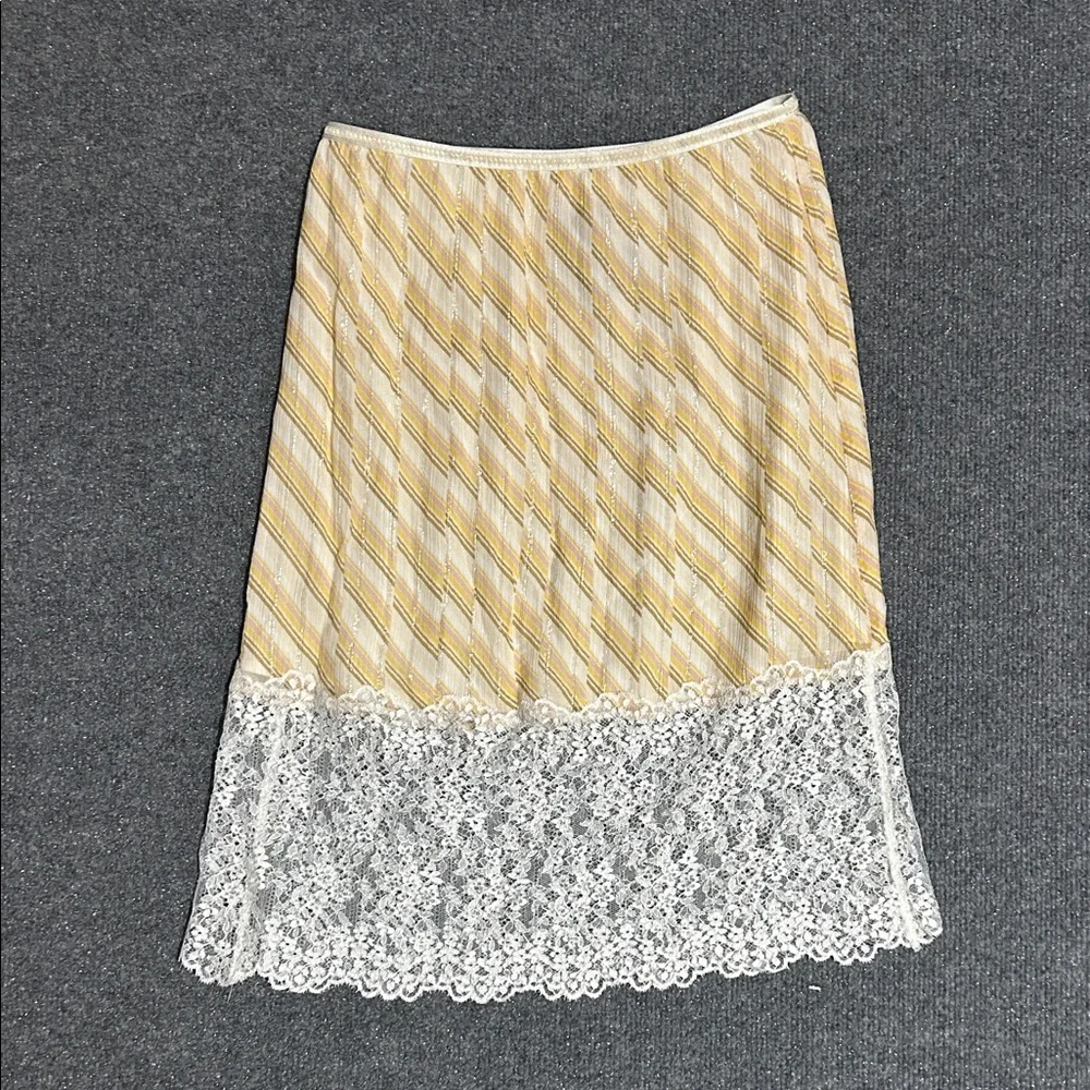 Le Superbe Yellow Chevron Lace-Hem Midi Skirt - Picture 1 of 3